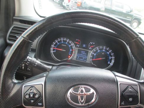 Used 2016 Toyota 4Runner Limited AWD/4WD image 31