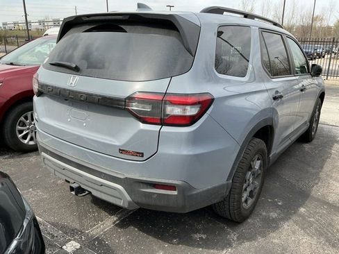 Used 2025 Honda Pilot TrailSport image 5