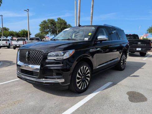Certified 2024 Lincoln Navigator Black Label AWD/4WD image 8