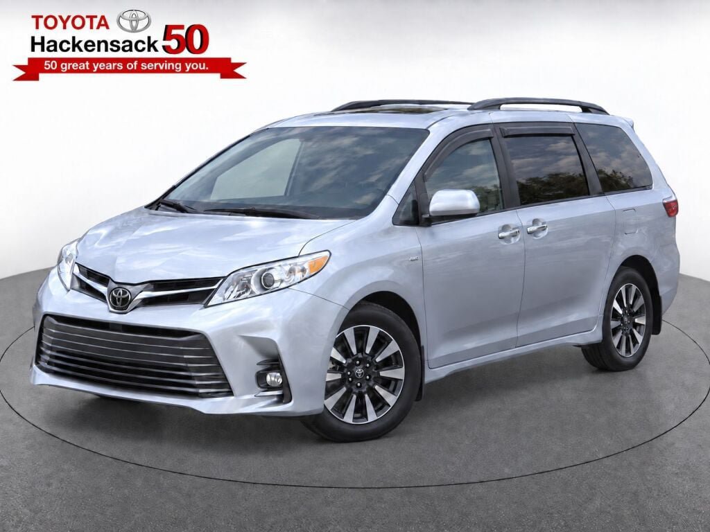 Used 2019 Toyota Sienna XLE w/ XLE Navigation Package AWD/4WD image 2