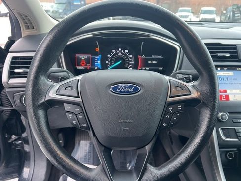 Used 2017 Ford Fusion SE w/ Fusion SE Technology Package image 25