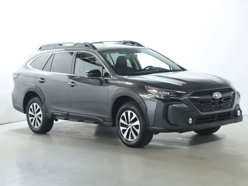 Used 2023 Subaru Outback Premium image 9