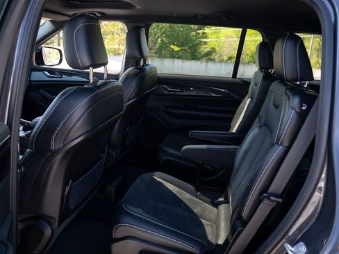 Used 2023 Jeep Grand Cherokee L Laredo image 19