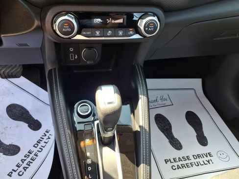 Used 2019 Nissan Kicks SV FWD image 11