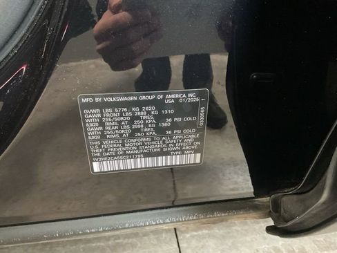 Used 2025 Volkswagen Atlas Cross Sport SE image 23