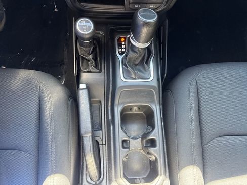 Used 2021 Jeep Gladiator Sport AWD/4WD image 23