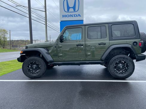 Used 2021 Jeep Wrangler Unlimited Sport AWD/4WD image 2