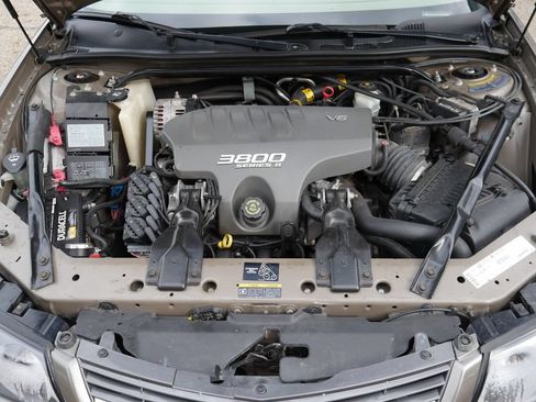 Used 2002 Chevrolet Impala LS w/ Seating Comfort Pkg FWD image 10