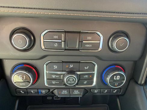 Used 2024 Chevrolet Suburban High Country w/ Advanced Technology Package AWD/4WD image 30