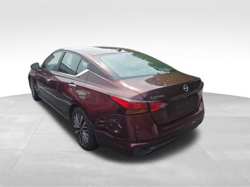 Used 2025 Nissan Altima 2.5 SV FWD image 3