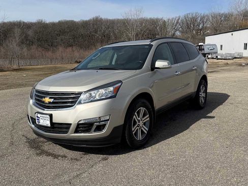 Used 2016 Chevrolet Traverse LT image 1