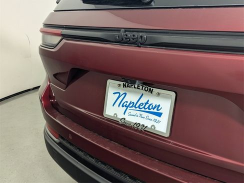 New 2025 Jeep Grand Cherokee Limited w/ Luxury Tech Group II image 8