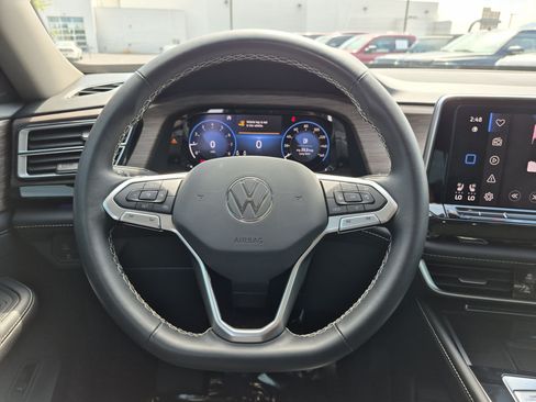 Used 2024 Volkswagen Atlas SEL AWD/4WD image 18