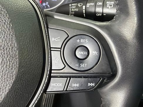 Used 2020 Toyota RAV4 XLE Premium image 27