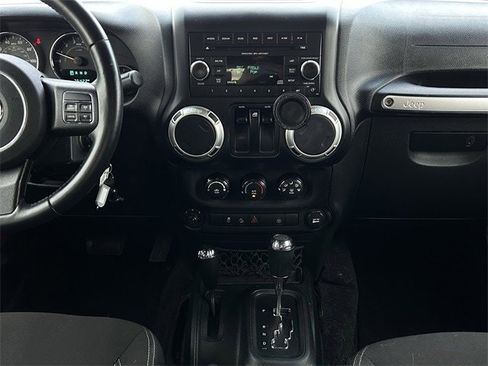 Used 2017 Jeep Wrangler Sahara image 17