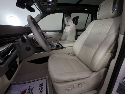 Used 2025 Cadillac Escalade Sport Platinum w/ LPO, ONYX Package image 20