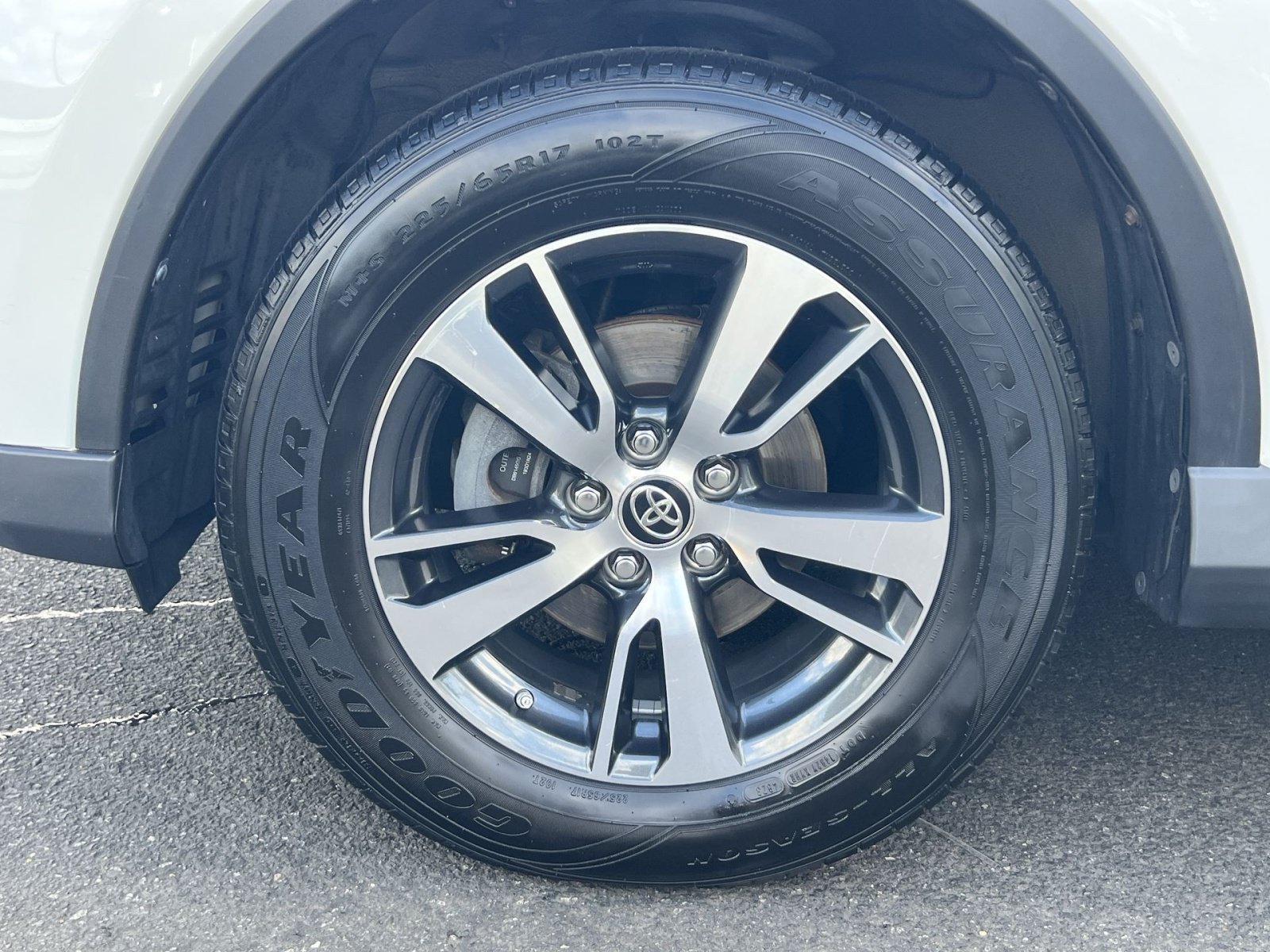 Used 2018 Toyota RAV4 XLE w/ Plus Extra Value Package AWD/4WD image 11
