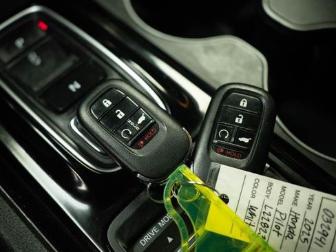 Used 2025 Honda Pilot EX-L image 26