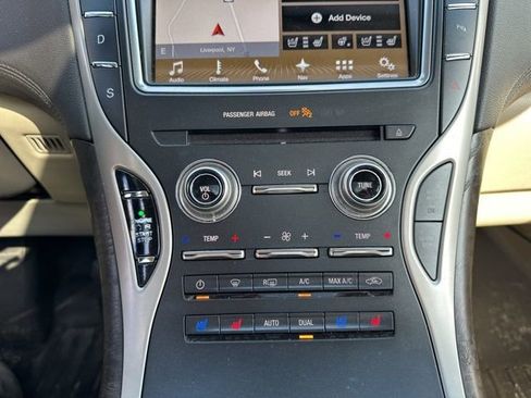 Used 2017 Lincoln MKX Reserve image 28
