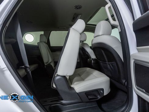 Used 2022 Kia Telluride EX w/ EX Premium Package image 38