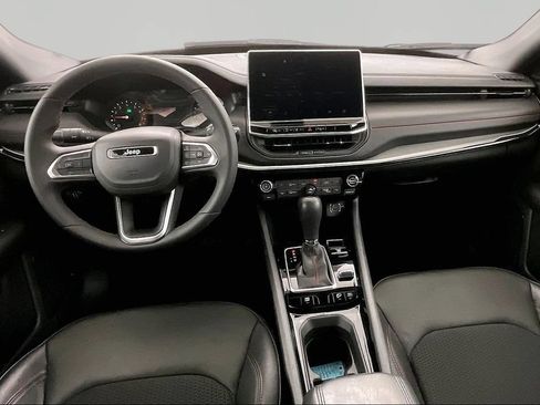 Used 2025 Jeep Compass Trailhawk AWD/4WD image 7