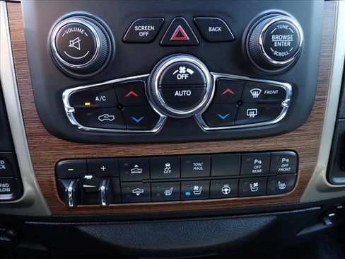 Used 2014 RAM 1500 Laramie w/ Convenience Group AWD/4WD image 17