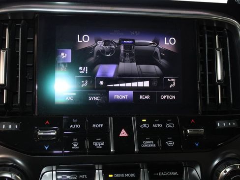 Used 2024 Lexus LX 600 4WD w/ Luxury Package image 33