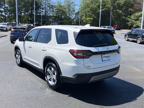 Used 2025 Honda Pilot EX-L image 8