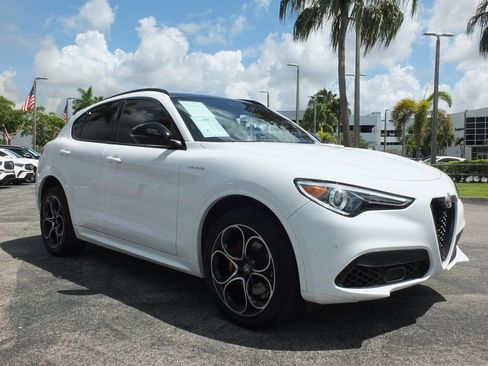 Used 2023 Alfa Romeo Stelvio Veloce AWD/4WD image 2