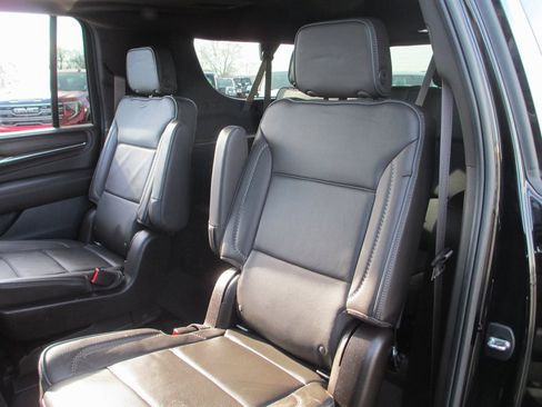 Used 2022 GMC Yukon XL Denali w/ Advanced Technology Package image 19