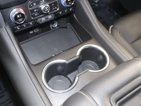 Used 2021 GMC Yukon SLT image 27