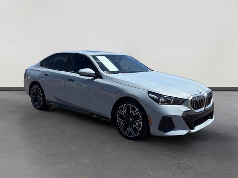 Used 2025 BMW 530i w/ M Sport Package RWD image 7