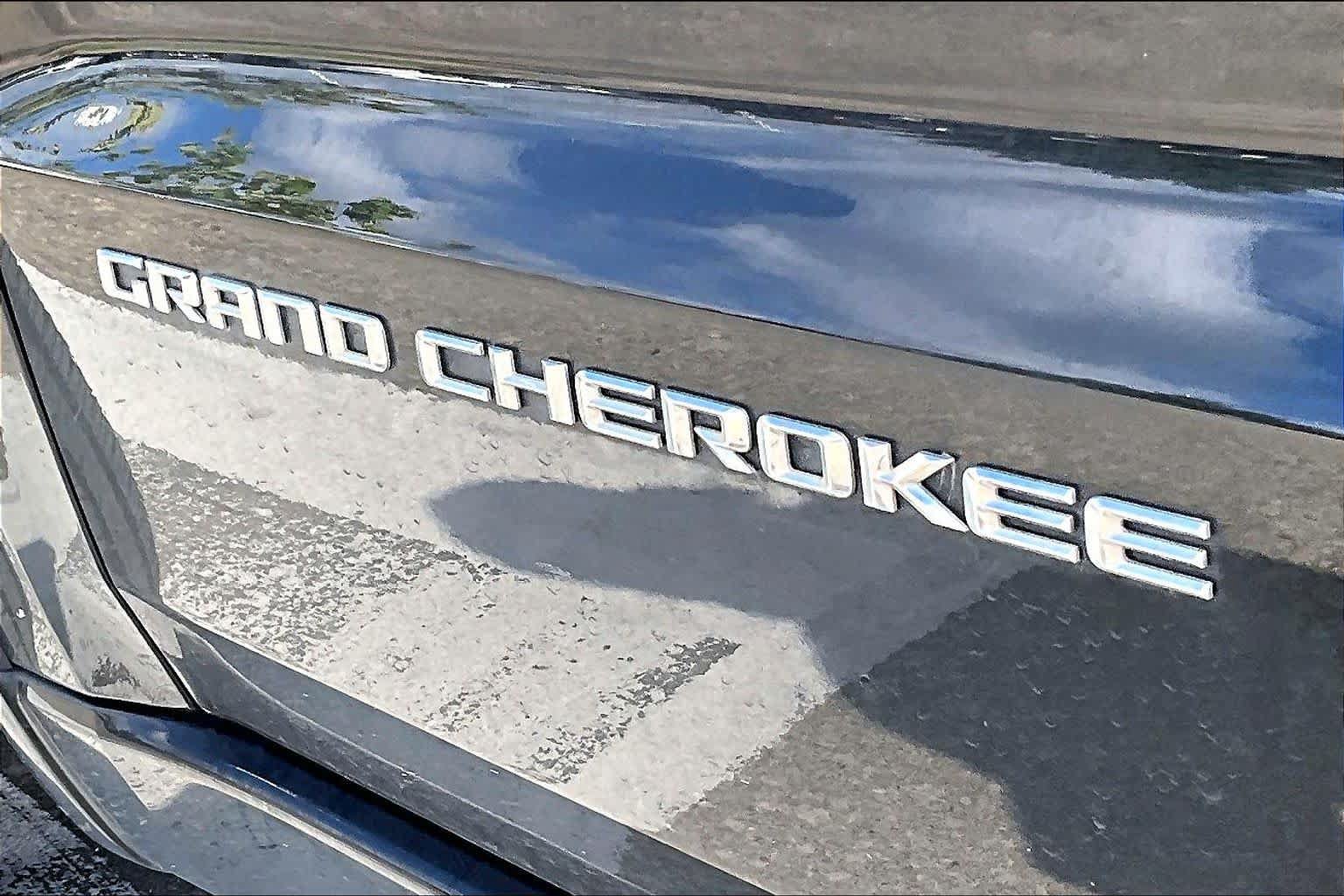 Used 2015 Jeep Grand Cherokee Overland RWD image 28