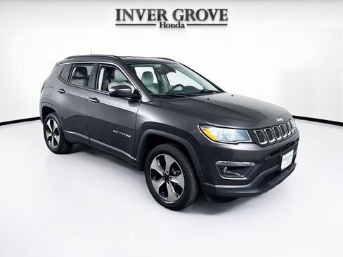 Used 2017 Jeep Compass Latitude w/ Popular Equipment Group AWD/4WD image 3