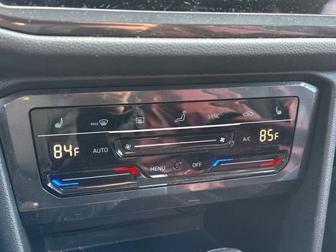 Used 2023 Volkswagen Tiguan SE w/ Panoramic Sunroof Package image 27