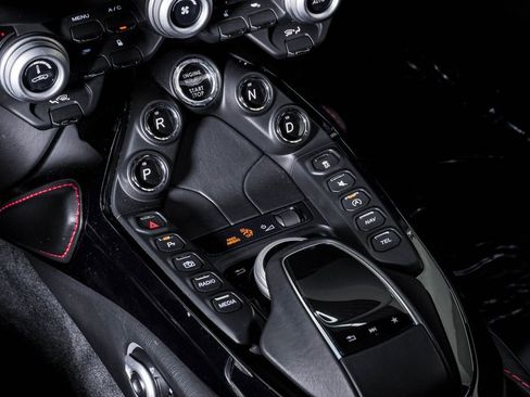 Used 2020 Aston Martin V8 Vantage Coupe image 30