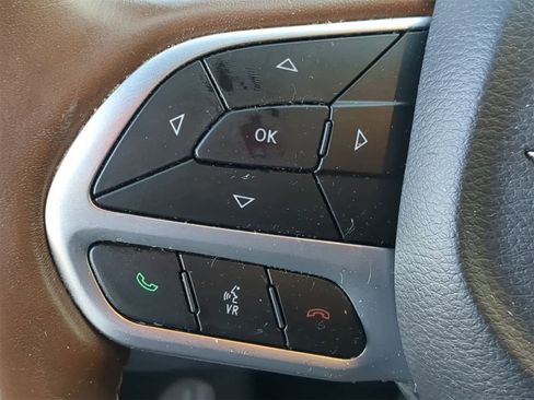 Used 2020 Chrysler Pacifica Limited image 24