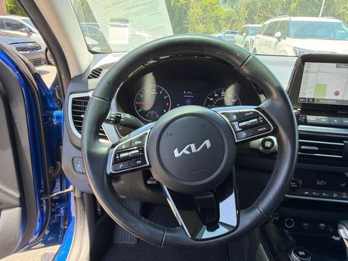 Certified 2023 Kia Seltos S w/ Navigation Package FWD image 12