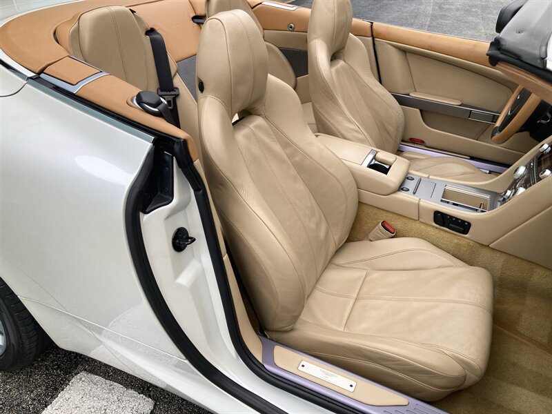 Used 2011 Aston Martin DB9 Volante RWD image 16