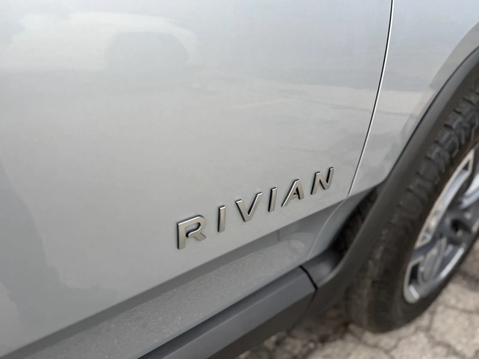 Used 2025 Rivian R1S Adventure Dual AWD/4WD image 50