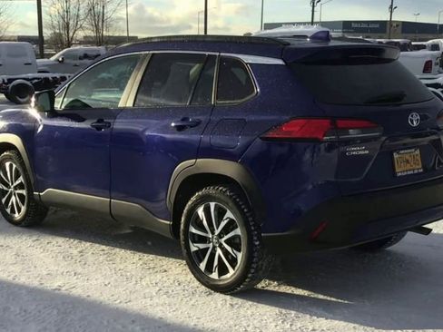 Used 2023 Toyota Corolla Cross XLE w/ Convenience Package image 6