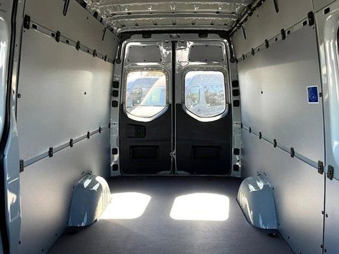 New 2024 Mercedes-Benz Sprinter 2500 image 17