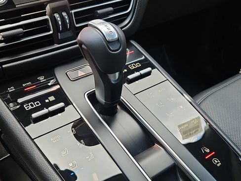 Certified 2026 Porsche Macan AWD/4WD image 35