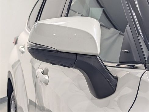 Used 2021 Toyota Highlander Limited image 33