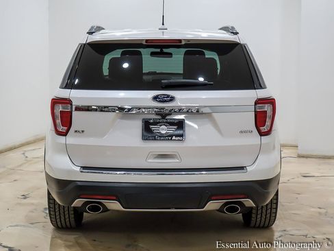 Used 2018 Ford Explorer XLT w/ Equipment Group 202A image 7