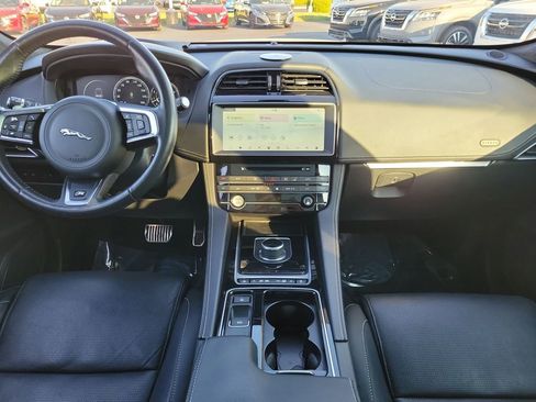 Used 2018 Jaguar F-PACE S image 9