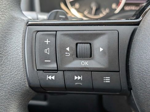 Used 2023 Nissan Rogue SV AWD/4WD image 25