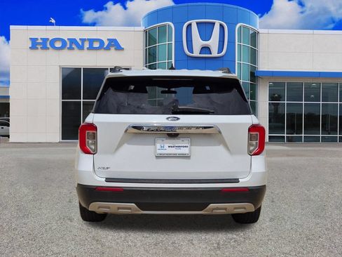 Used 2023 Ford Explorer XLT w/ Equipment Group 202A RWD image 4