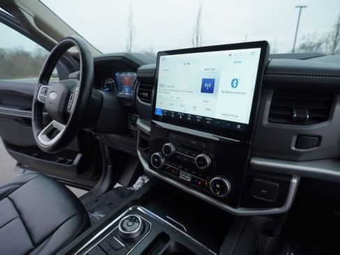 Used 2023 Ford Expedition XLT image 33