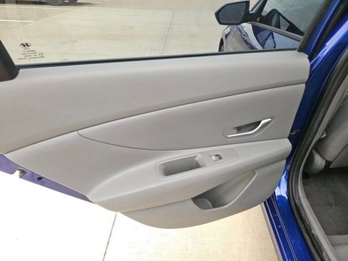 Used 2022 Hyundai Elantra SEL image 13